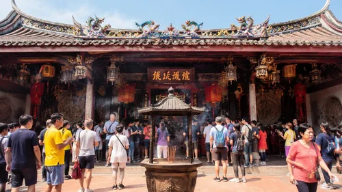 Explore the Main Prayer Hall